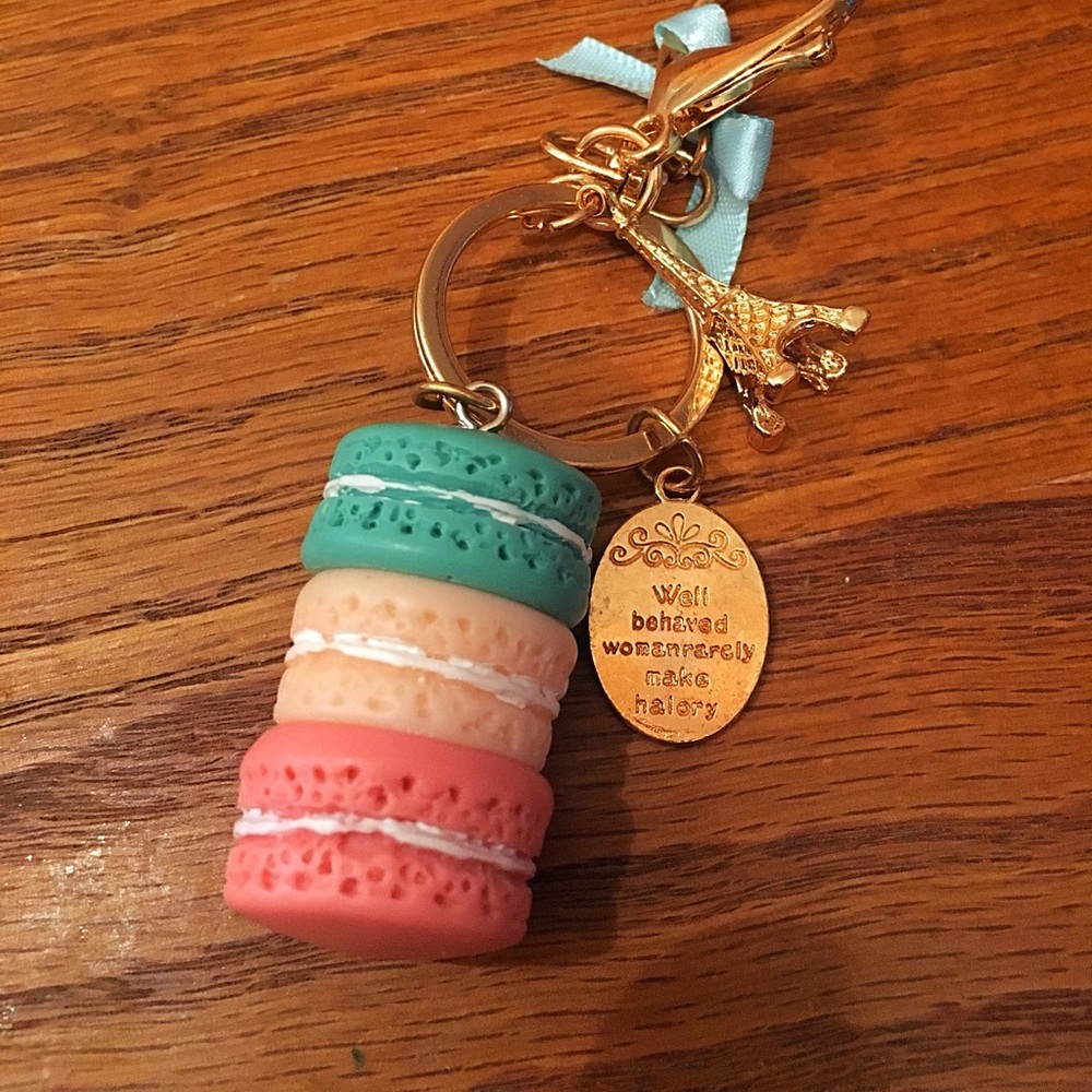 La vie en Paris Macaroon keychain! New!